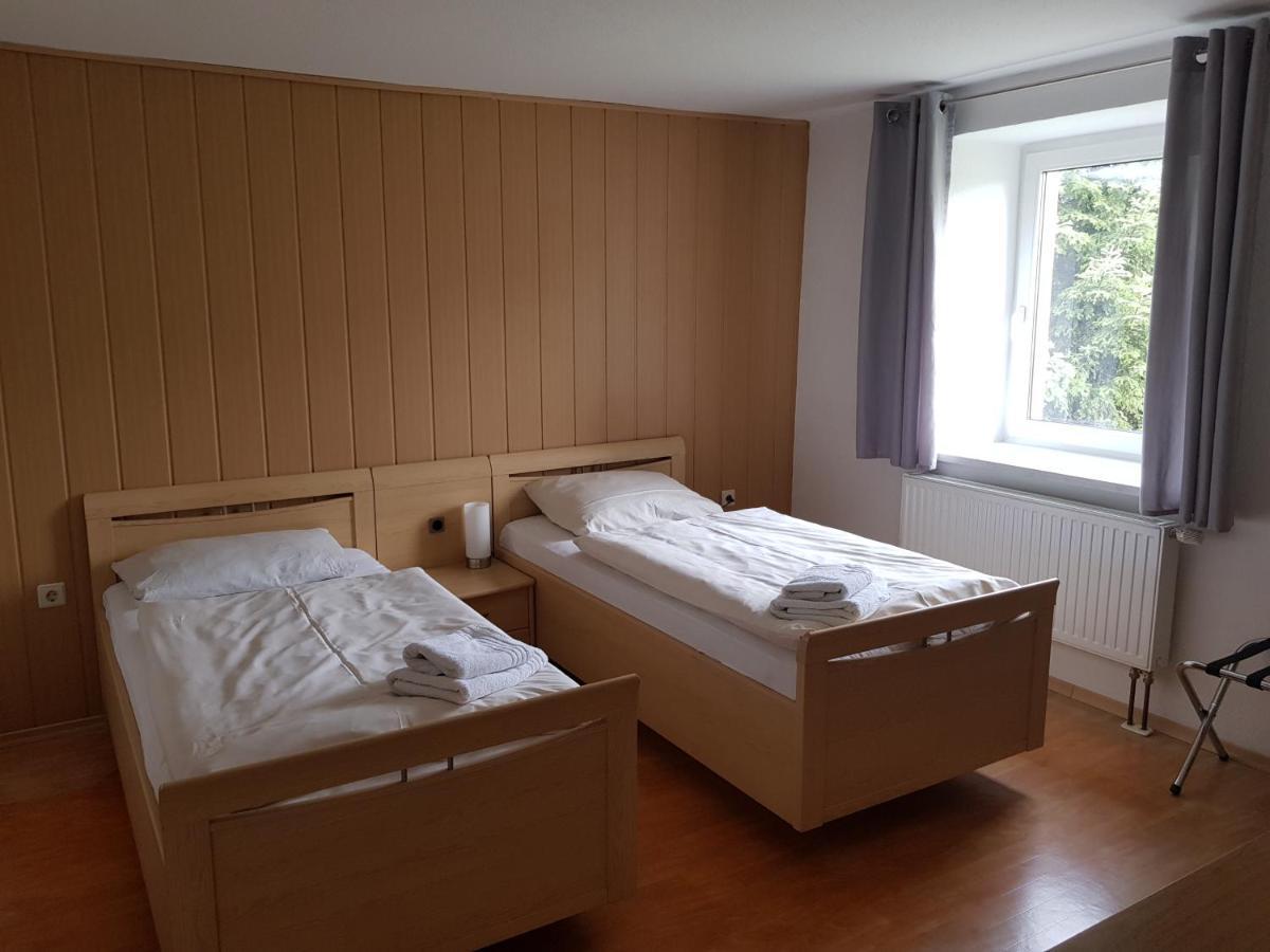 Gaestehaus Am Stadtrand ゲルリッツ エクステリア 写真